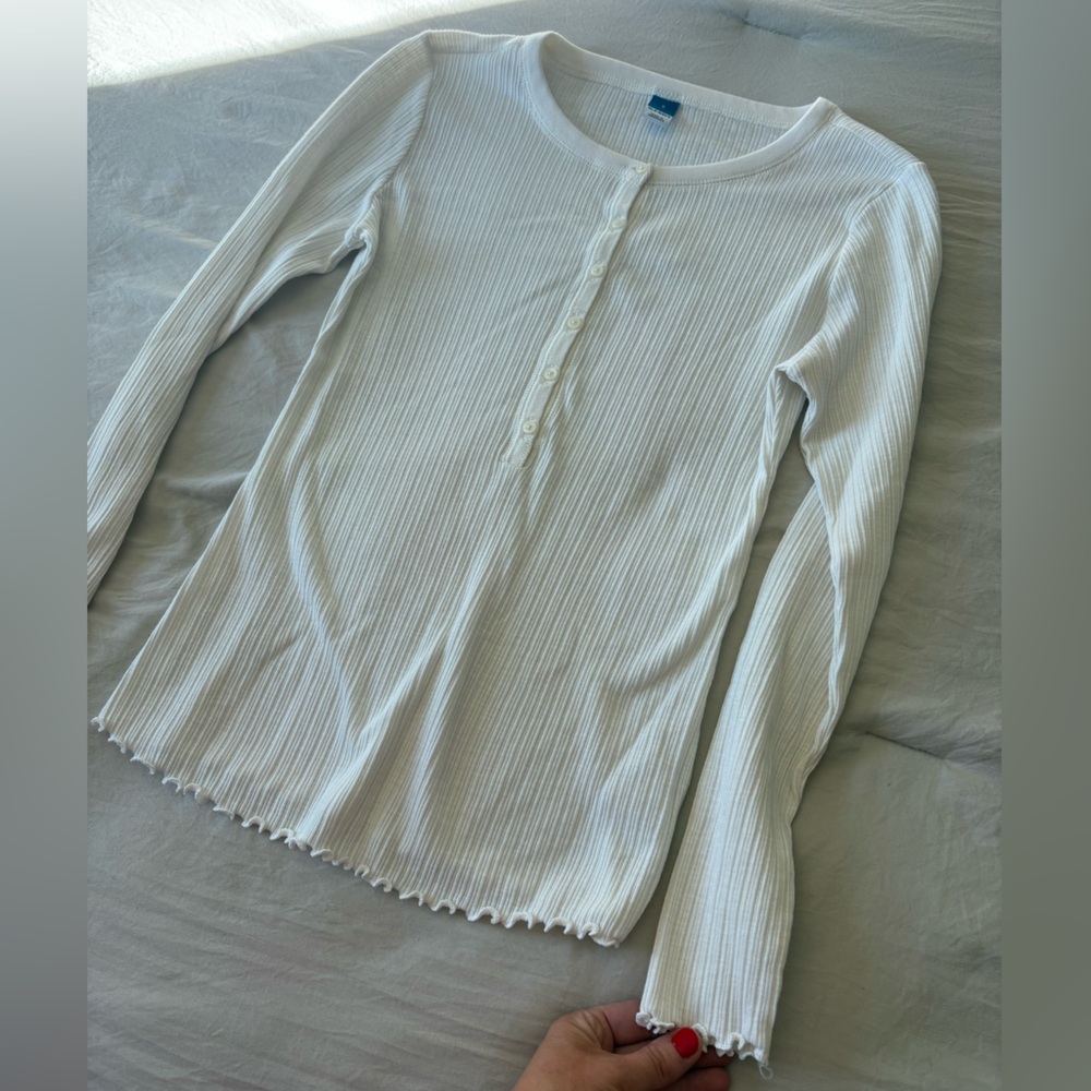 White Ribbed Button-Up Top - Picture 4 of 4